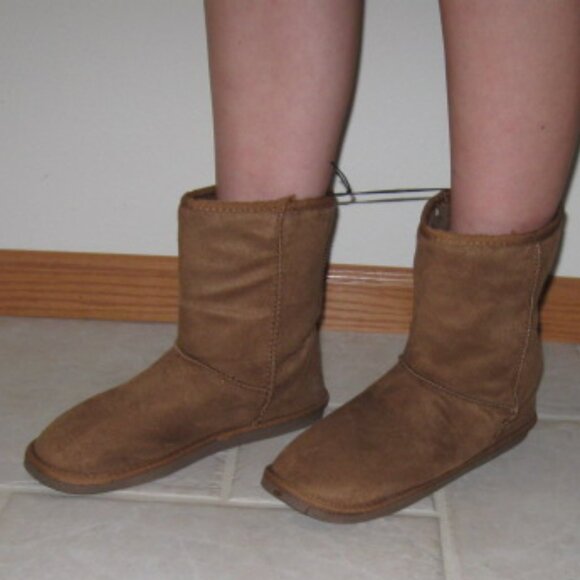 FADED GLORY WOMENS SZ 7 / 8 CHESTNUT (TAN) FAUX SUEDE BOOTS SLIPPERS VANESSA NWT - Picture 2 of 6